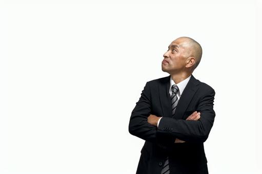 斜め上を見て腕組みで考える笑顔の中年男性 男性,ビジネス,スーツの写真素材