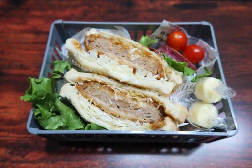 メンチカツホットサンドのお弁当 メンチカツ,サンド,ホットサンドの写真素材