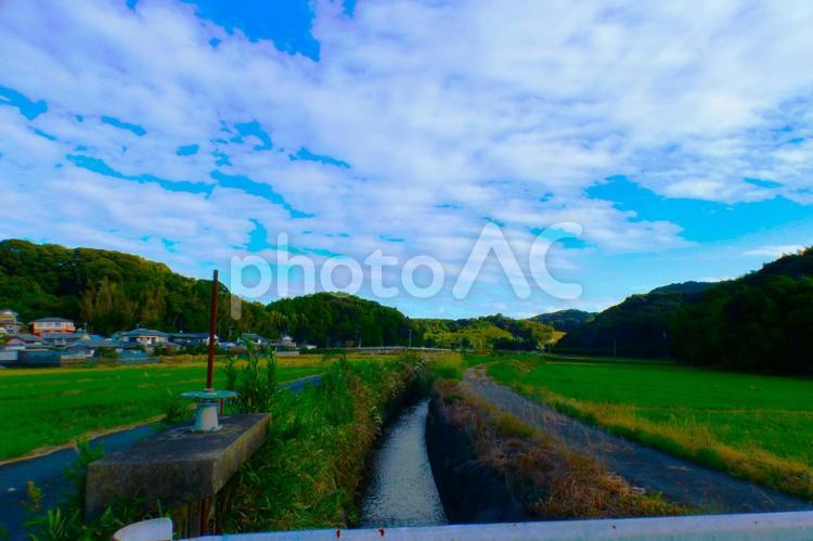 田舎の風景 田舎,田んぼ,用水路の写真素材