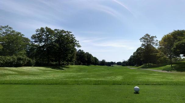 青空の下　登別カントリー　ティーショット ゴルフ,ゴルフ場,ティーグラウンドの写真素材