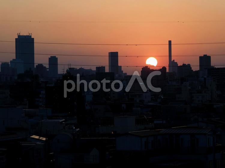 夕日とサンシャイン60ビルディング 夕日とサンシャインビルディング,夕日,サンシャイン60の写真素材