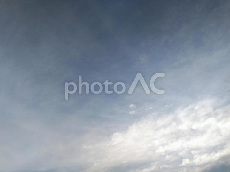 初夏の青空と白い雲6 雲,空,青空の写真素材