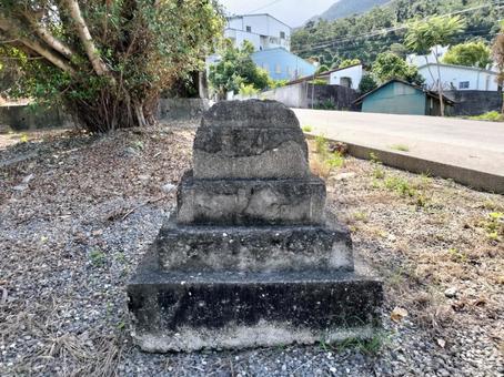 里壟神社石燈籠殘跡 里壟神社石燈籠殘跡 関山,台東,台湾の写真素材