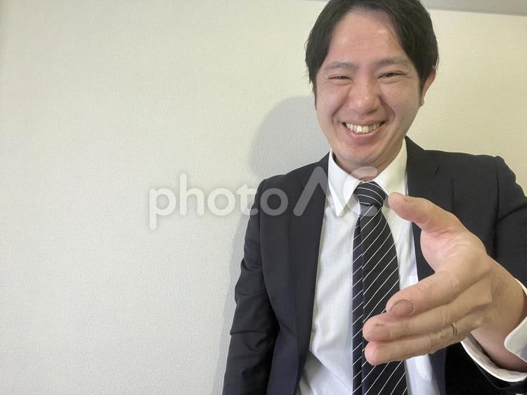 笑顔で握手するビジネスマン　2 アジア人,挨拶,日本人の写真素材