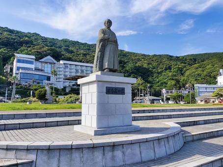 まどが浜海遊公園の坂本龍馬像 まどが浜海遊公園の坂本龍馬像 まどが浜海遊公園,坂本龍馬像,伊豆半島の写真素材