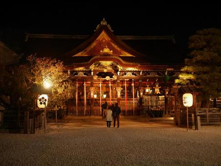 北野天満宮の紅葉ライトアップ 夜の参拝 北野天満宮の紅葉ライトアップ 夜の参拝 京都,kyoto,北野天満宮の写真素材
