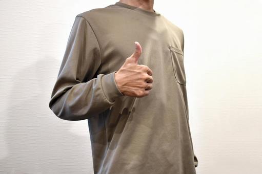 グッドサインの上半身 グッドサインの上半身の写真