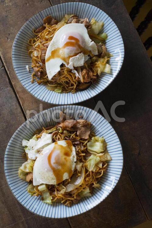 目玉焼き乗せヤキソバ 焼きそば,ヤキソバ,やきそばの写真素材