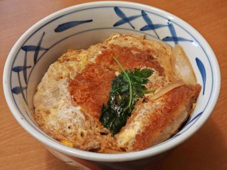 お蕎麦屋さんの「かつ丼」 カツ丼,とんかつ,豚肉の写真素材