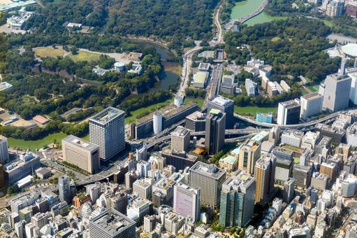 東京都千代田区一ツ橋付近の街並みを空撮の写真