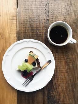 メロンのレアチーズタルトとコーヒー2 チーズタルト,メロン,タルトの写真素材