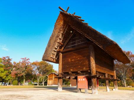 復元された弥生時代の高床倉庫 復元された弥生時代の高床倉庫 遺跡,高床倉庫,津島遺跡の写真素材