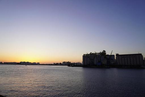 夕暮れ 千葉みなと,夕景,日暮れの写真素材