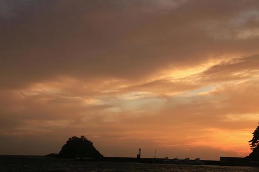仁科港の港から見えた美しい夕陽 仁科港の港から見えた美しい夕陽の写真