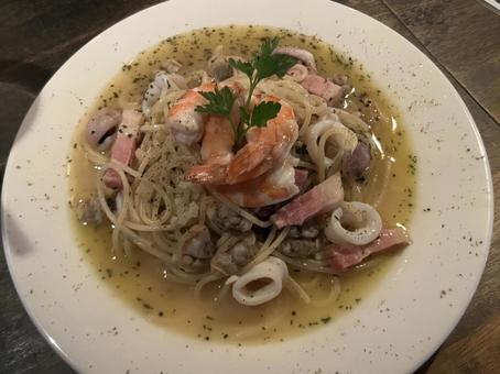シーフードときのこの旨塩パスタ シーフードときのこの旨塩パスタ シーフードときのこの旨塩パスタ,シーフード,きのこの写真素材