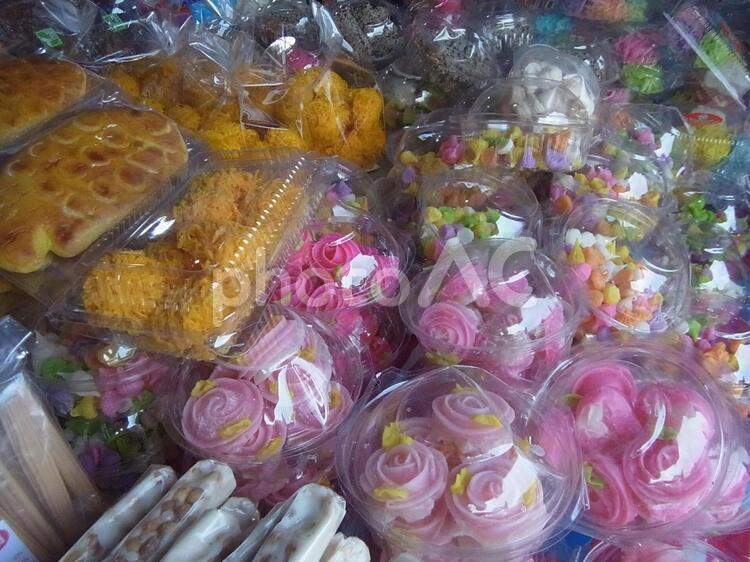 バンコクから一番近い島・クレット島のお菓子屋台 バンコク,タイ,クレット島の写真素材