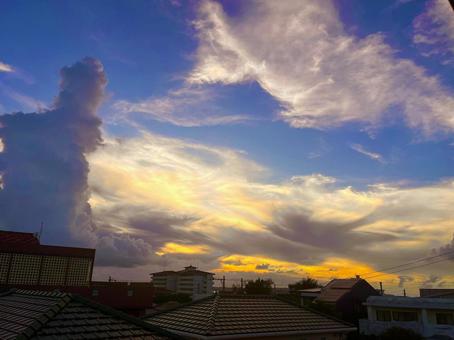 島の空35 空,夕方,夕焼けの写真素材