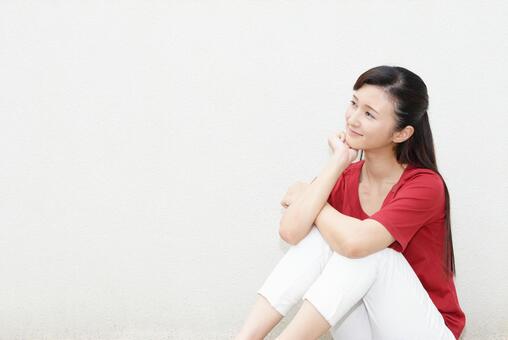 寛ぐ女性 寛ぐ女性の写真