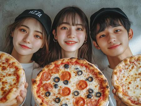 ピザパーティをする若者達 ピザパーティをする若者達の写真