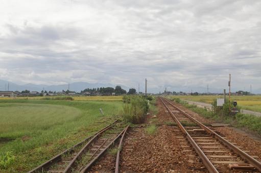 廃線となった越中パルプ工業への引込線 jr,jr西日本,城端線の写真素材