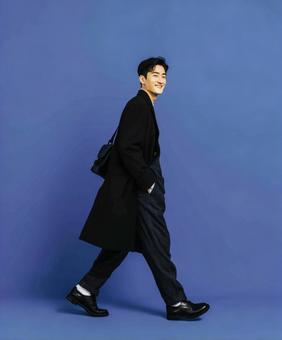 爽やかな笑顔の男性カジュアルファッション 爽やかな笑顔の男性カジュアルファッションの写真