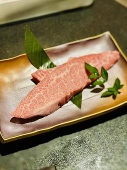 霜降りが美しい高級和牛の一枚肉 霜降りが美しい高級和牛の一枚肉の写真