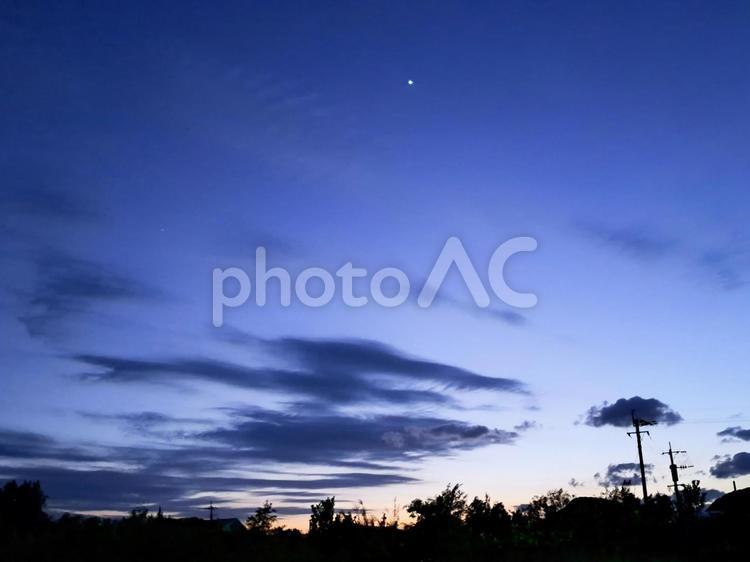 夕暮れ　シルエット 空,素材,背景の写真素材