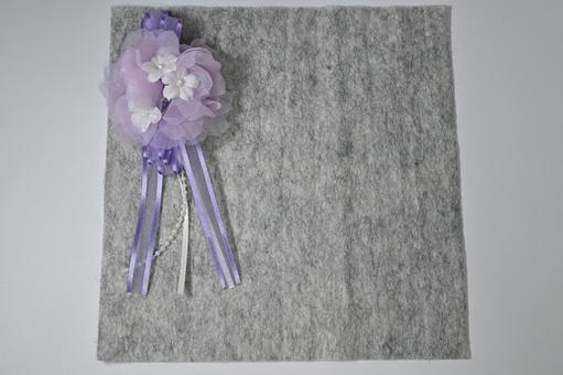 紫花髪飾りと淡灰布 紫花髪飾りと淡灰布の写真