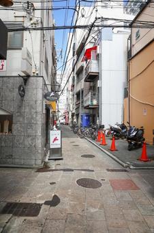 元町商店街裏の路地裏 元町商店街裏の路地裏 レトロ,元町商店街,ビル街の写真素材