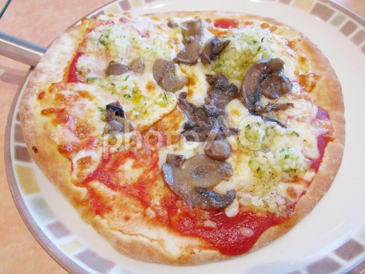 きのこのピザ きのこのピザ,ピザ,食べ物の写真素材