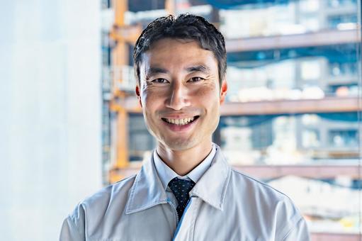 カメラ目線の男性 作業員,設計士,作業着の写真素材