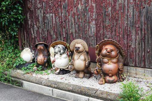 たぬきの置物 たぬきの置物の写真