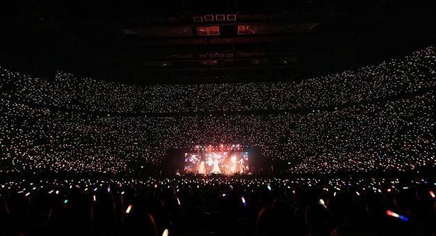 ライブ(遠くにステージが見える) ライブ(遠くにステージが見える) 背景,ライブ,ライトの写真素材