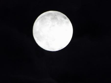 中秋の名月 夜空に輝く満月☺︎ 中秋の名月 夜空に輝く満月☺︎ 中秋の名月,満月,夜空の写真素材