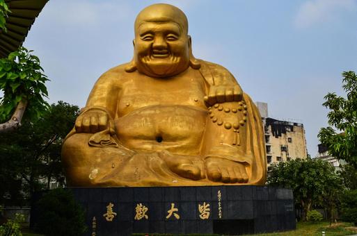 巨大金色布袋尊像 巨大金色布袋尊像の写真