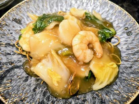 海鮮たっぷりのあんかけ揚げそば 揚げそば,中華そば,海鮮の写真素材