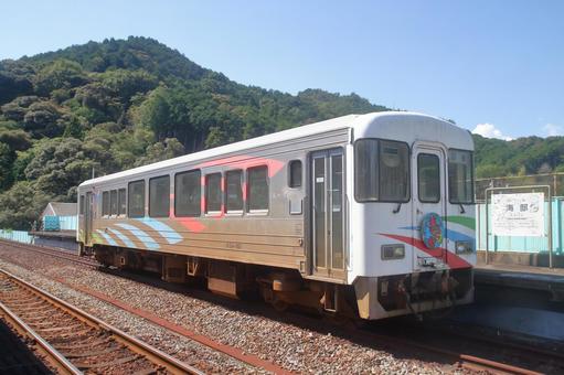 海部駅、旧ホームに保存されるSA101型 海部駅、旧ホームに保存されるSA101型 阿佐海岸鉄道,阿佐東線,saの写真素材