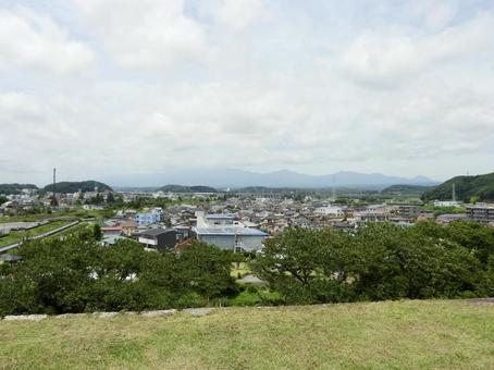 城山公園から望む白河市街地と那須連山 城山公園から望む白河市街地と那須連山の写真