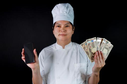 スマホとお金を持つ料理人 スマホとお金を持つ料理人 料理人,シェフ,男性の写真素材