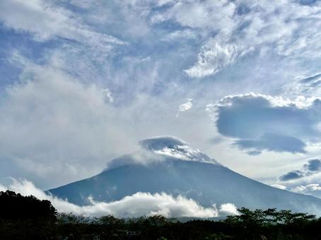 富士山と荒れる雲 富士山,雲,空の写真素材