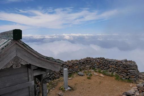 別山山頂と雲海 別山山頂と雲海の写真