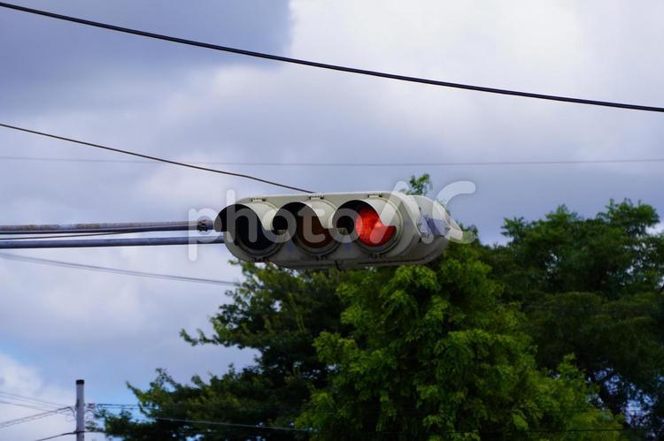 交差点の信号機 信号,電球式,空の写真素材