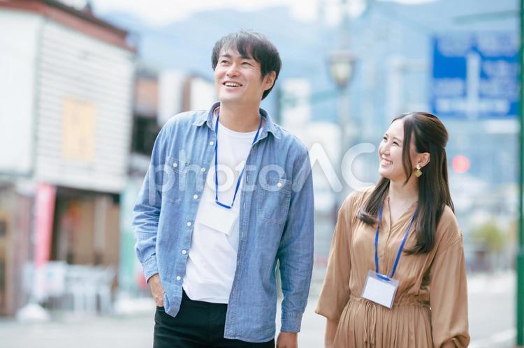 服装自由な会社で働く会社員 同僚,男女,会社員の写真素材