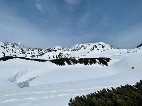 春の立山・ミクリガ池 春の立山・ミクリガ池 富山,立山,立山連峰の写真素材