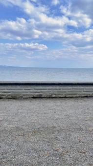 海辺　堤防 海,堤防,散歩の写真素材