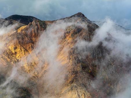 朝日岳 那須岳,茶臼岳,紅葉の写真素材