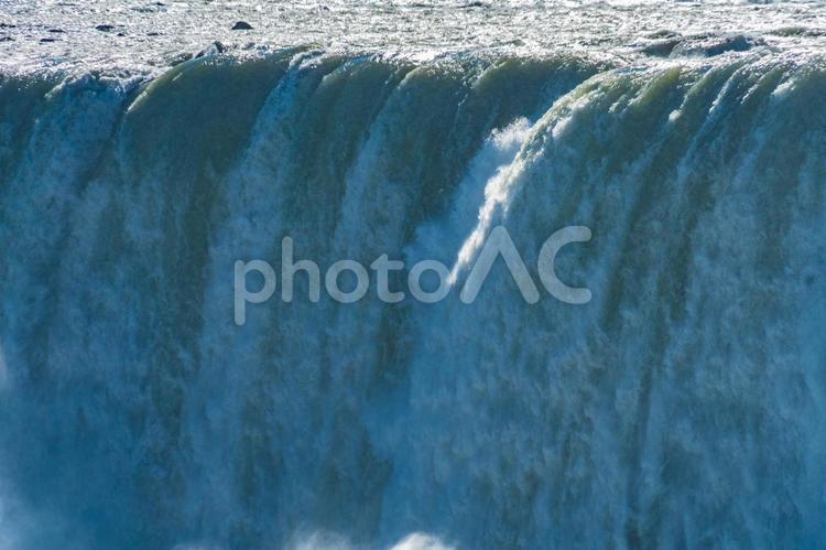 落下する滝の姿 滝,ナイアガラの滝,水流の写真素材