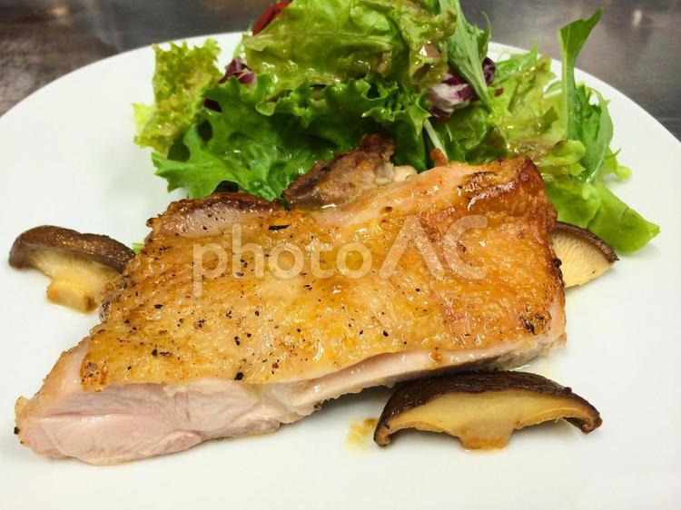 チキンソテー チキンソテー,若鶏オーブン焼き,チキンステーキの写真素材
