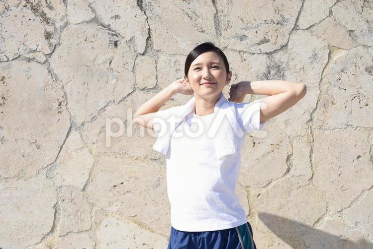 ストレッチをする女性 女性,健康,運動の写真素材