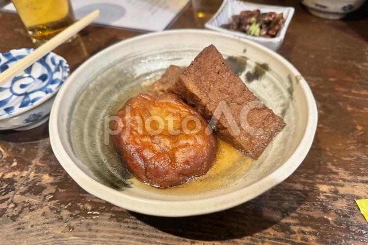 おでん 厚揚げとさつまあげ おでん,和食,煮物の写真素材